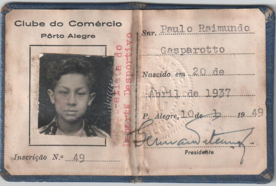 Minha carteira de sócio do Clube do Comércio, de 1949. Guardo boas lembranças desta fase em que Ingressei para aprender natação no Excursionista (Foto: Arquivo pessoal)