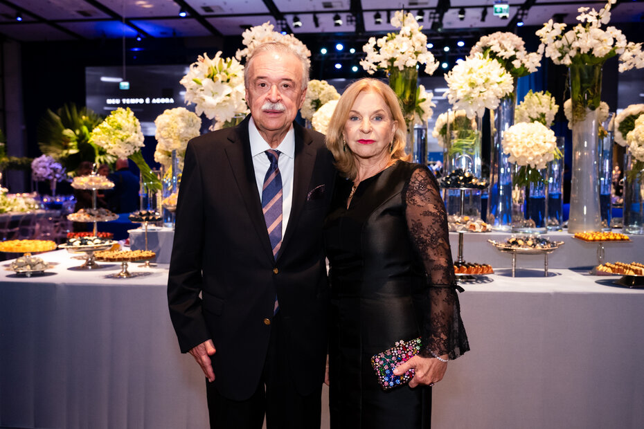 Gilberto Porcello Petry e Suely Petry (Foto: Andréa Graiz/Divulgação)  # A história de vida profissional do jornalista, advogado e empresário Péricles de Freitas Druck ganhou um documentário dirigido pelo cineasta Roberto Turquenitch. O lançamento do documentário aconteceu na noite da última quarta-feira (dia 27), com um jantar na Casa NTX. A obra chama-se “Meu tempo é agora”.