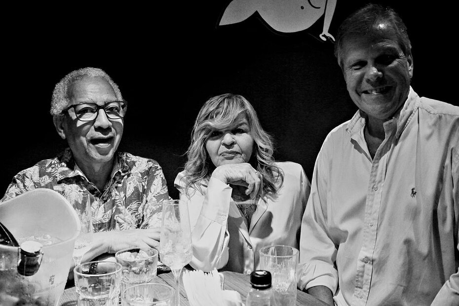 Renato Rosa brindou com Cida Moraes e Paulo Franco dos Reis Neto no Butikin Hi-Fi (Foto: Eduardo Alvares Filho/Divulgação)