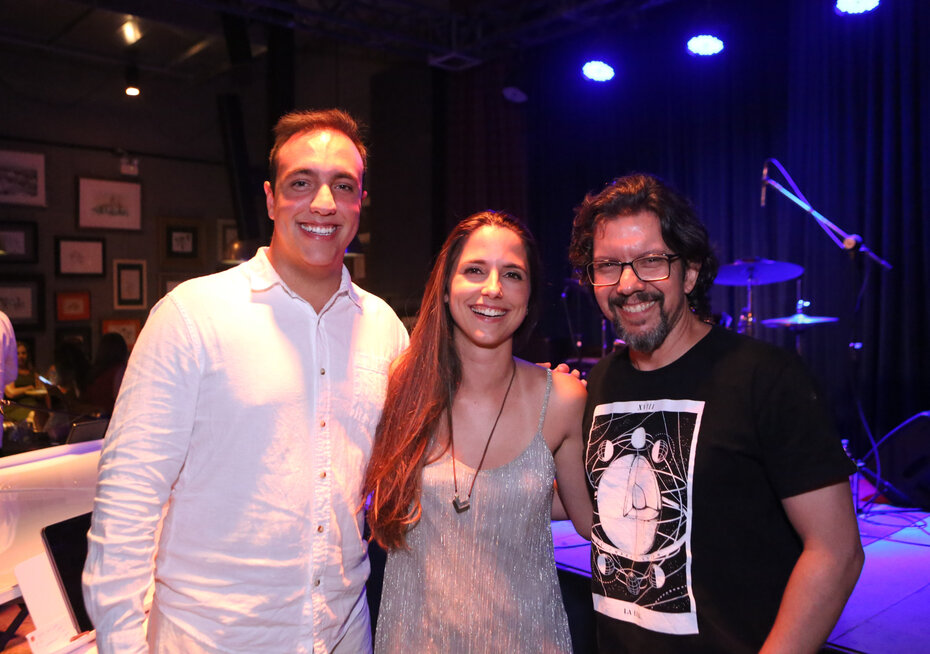 Gonzalo Lamego, Mari Kerber e Luke Faro no Club 936 (Foto: Notre Design/Divulgação)
