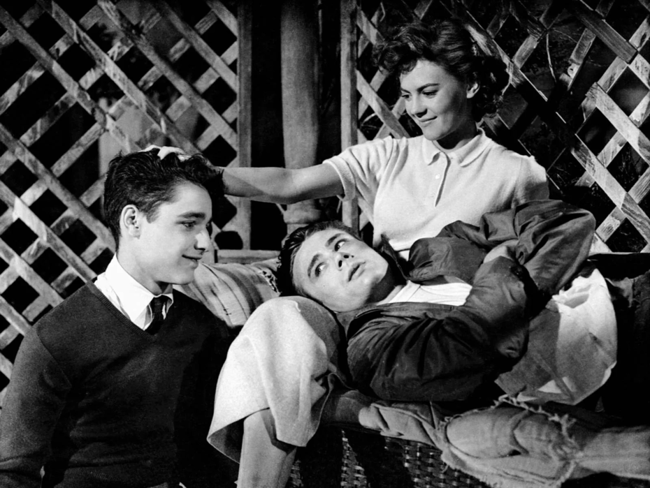 Dean com Sal Mineo e Natalie Wood: atuações Juventude Transviada (Foto: Divulgação)