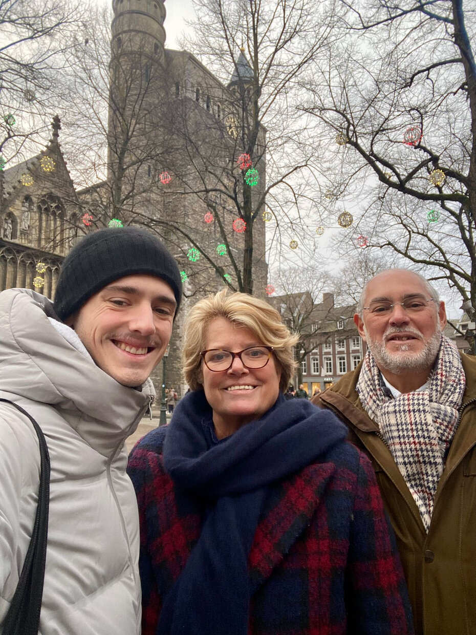 Flavia de Mello, entre o filho Raphaël de Mello e o marido, José Manuel de Mello (Foto: Divulgação)