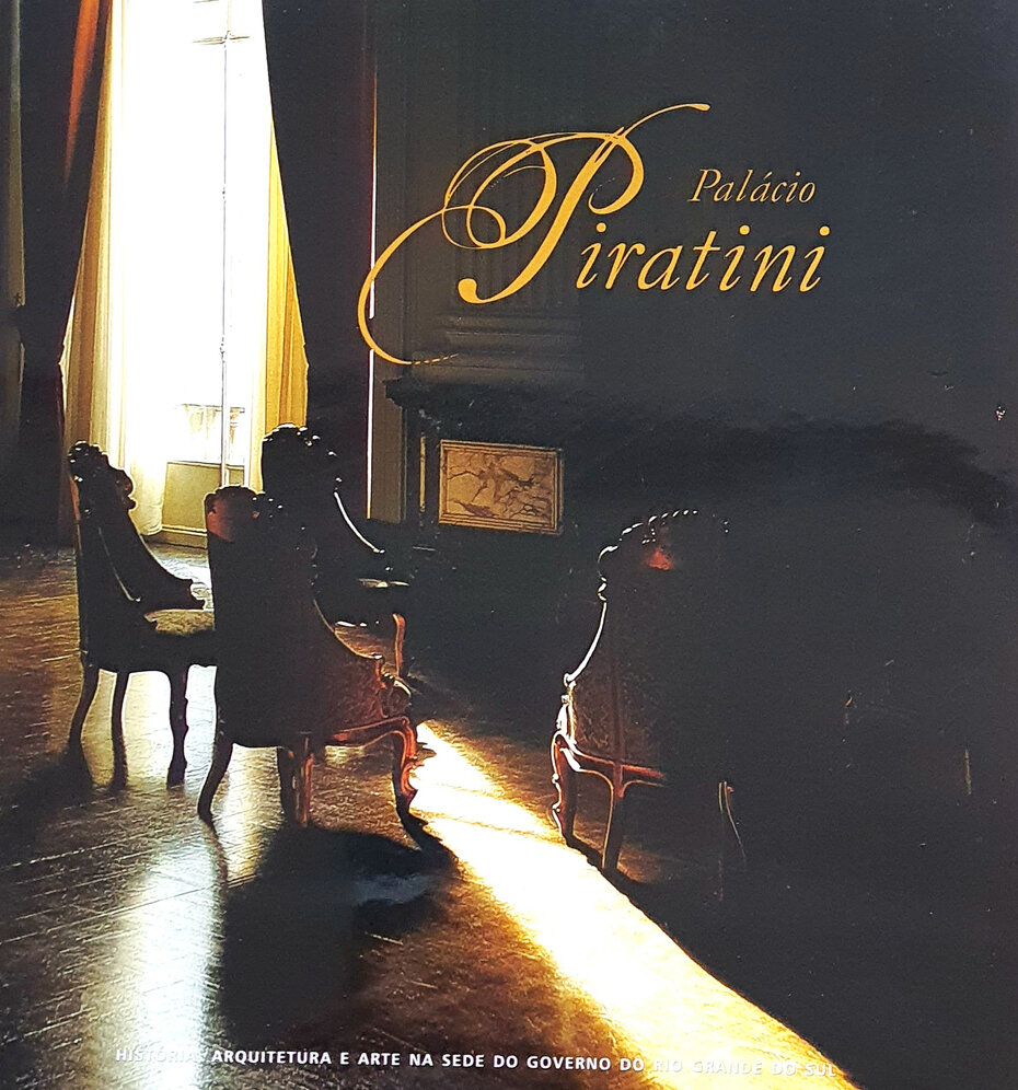 Capa do livro mostrando o Palácio Piratini, cujo interior foi fotografado com requintes de efeito de luz (Foto: Luiz Eduardo Achutti)