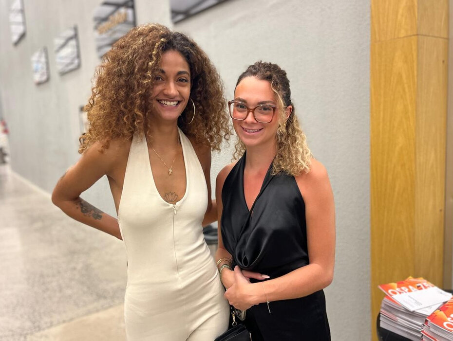 Tahis Cauvin e Melyssa Bouguyon, que vieram de Paris para temporada no Brasil, acompanharam o concerto (Foto: Paulo Gasparotto/Especial)