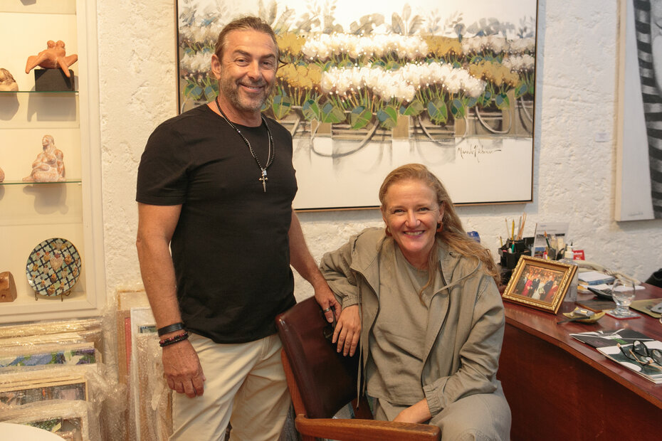 Marcelo Hubner e Angelita Tess na abertura da exposição na Gravura Galeria de Arte (Foto: Lisa Roos/Divulgação)