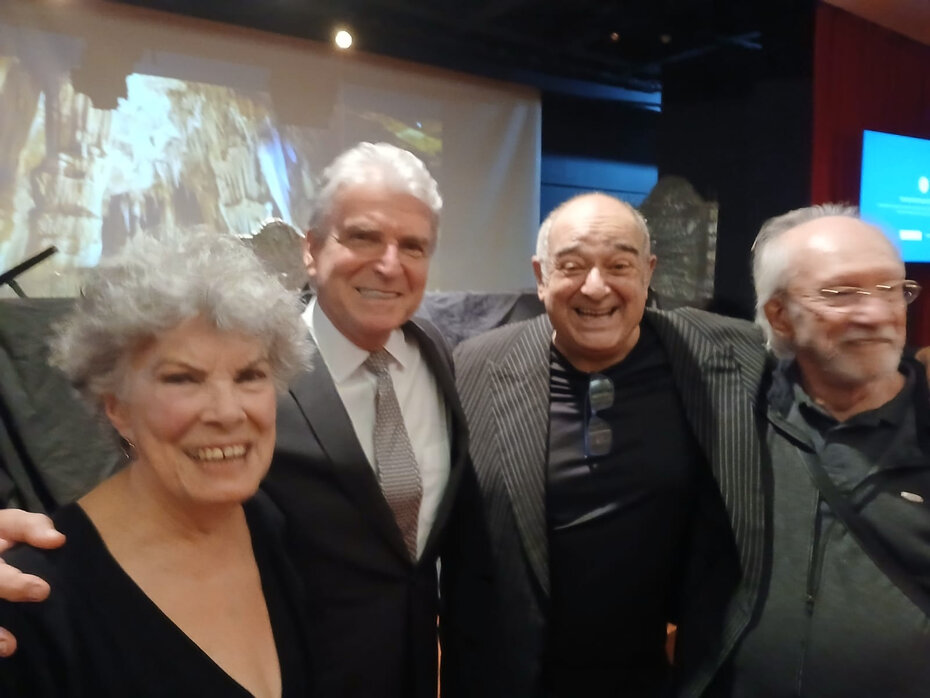 O autor Gilberto Schwartzmann com os atores Sandra Dani, Zé Adão Barbosa e Luiz Paulo Vasconcellos (Foto: Divulgação)