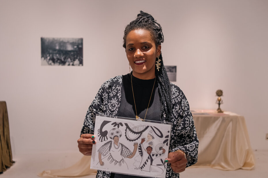 A artista Mitti Mendonça Mão Negra participou da mostra com seus trabalhos (Foto: Douglas Barcelos/Divulgação)