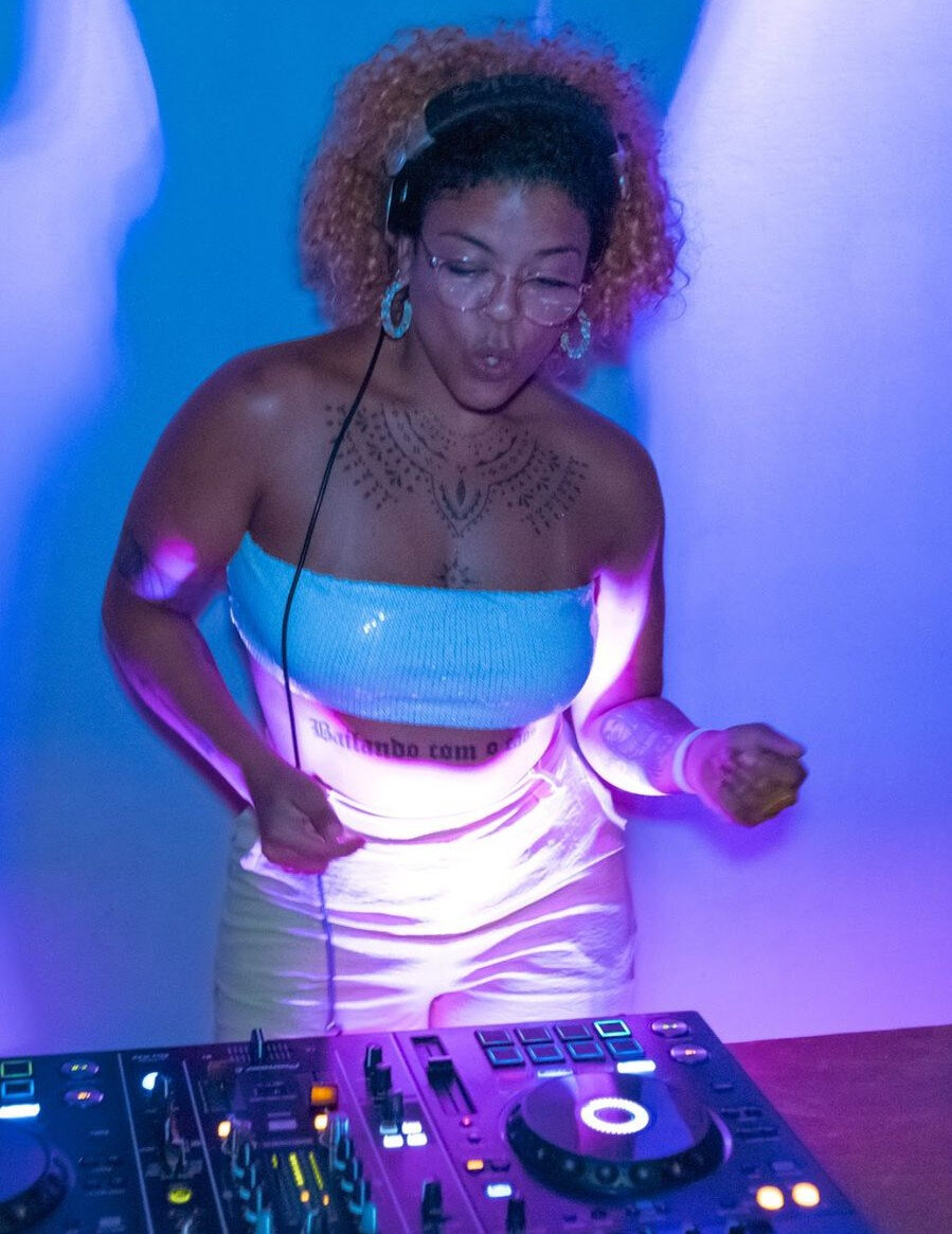 DJ Mari Gonçalves animou a pista carnavalesca (Foto: Douglas Barcelos/Divulgação)