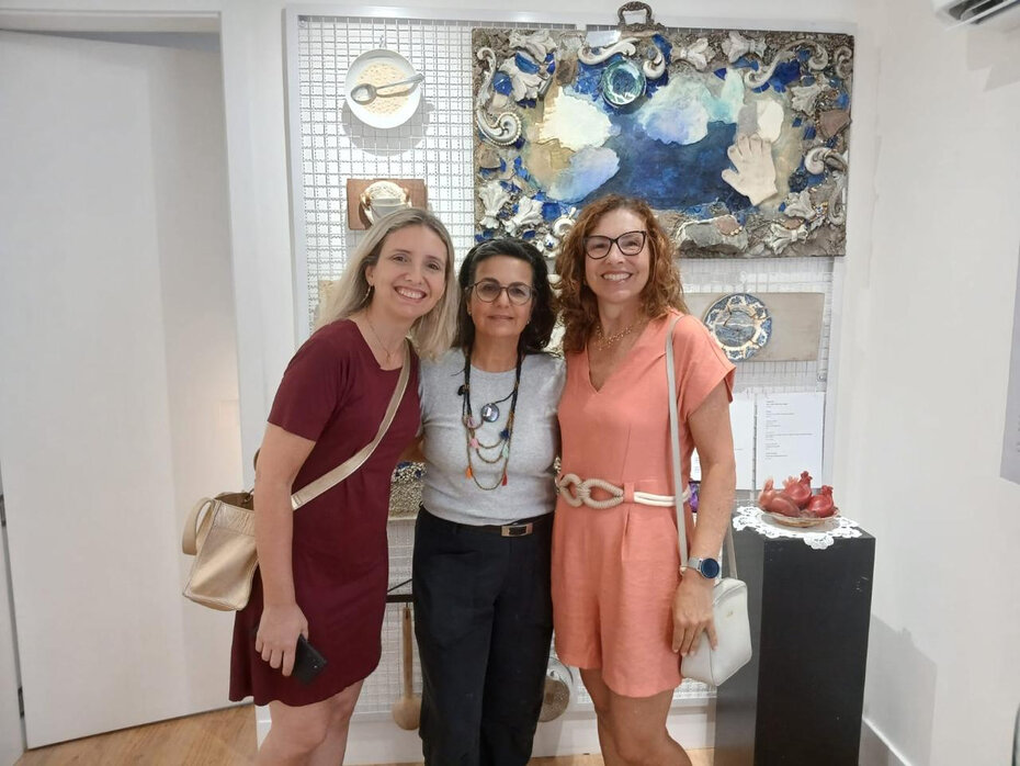 Fernanda Martins Costa com as irmãs Carolina e Cláudia de Azevedo Bastian (Foto: Divulgação)