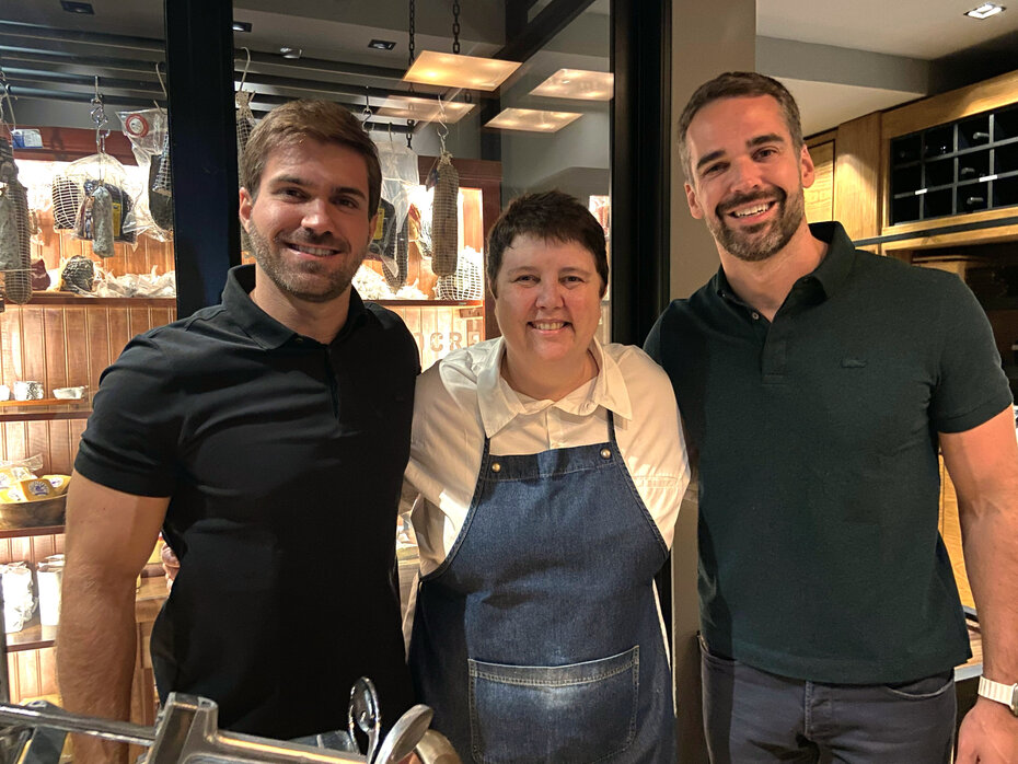 Thalis Bolzan e o governador Eduardo Leite com a chef Roberta Sudbrack (Foto: Divulgação) 