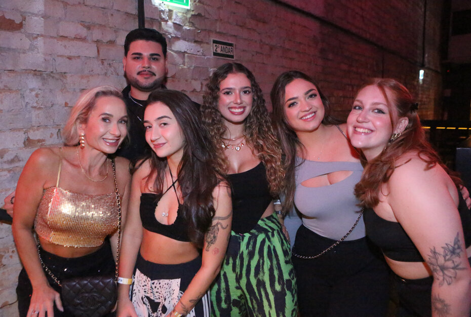 Sofia Refinetti Teixeira, Catharina Refinetti, Valentina Coradini, Gabriel Mendes, Letícia Raupp de Freitas  e Laisa Civardi (Foto: Notre Design/Divulgação)