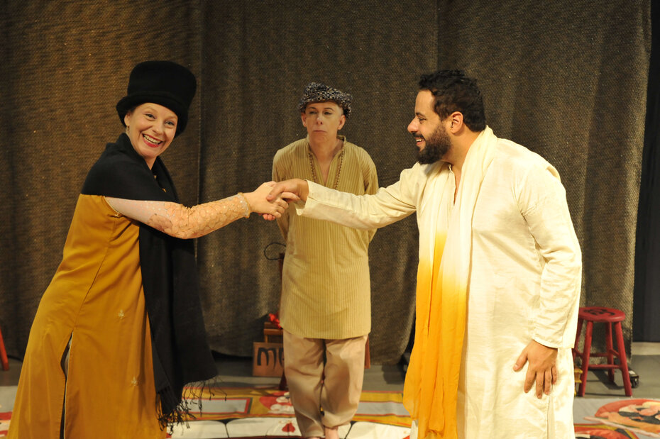Janaina Pelizzon, Lauro Ramalho e Duda Cardoso estrelam a experiência que une teatro e gastronomia (Foto: Divulgação)