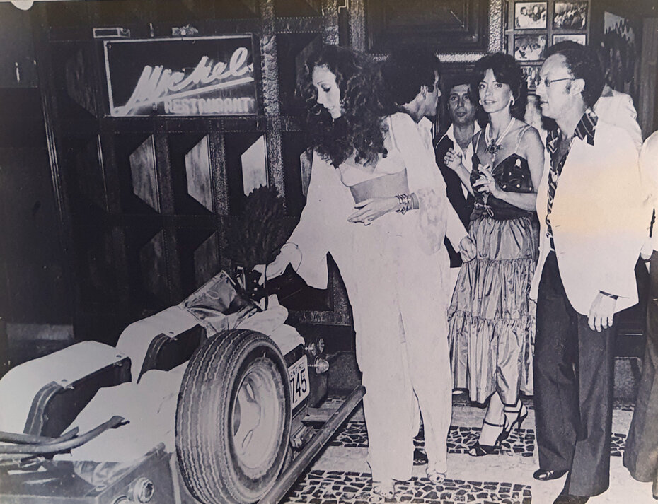 Lucia Curia proporcionou uma  programação animada para Marisa Berenson e Jim Randall durante a temporada carioca (Foto: Arquivo Pessoal)