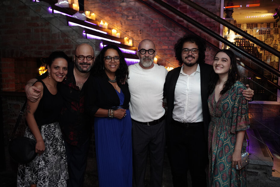 Clarice Bittencourt, Vitor Necchi, Rejane Martins, Rafael Daudt, Rodrigo Bittencourt e Laura Jovchelovitch na festa (Foto: Carlos Macedo/Divulgação)