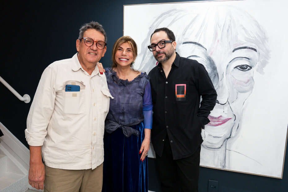 Eduardo Vieira da Cunha, Ita Stockinger e André Venzon na abertura da mostra (Foto:  Andréa Graiz/Divulgação)