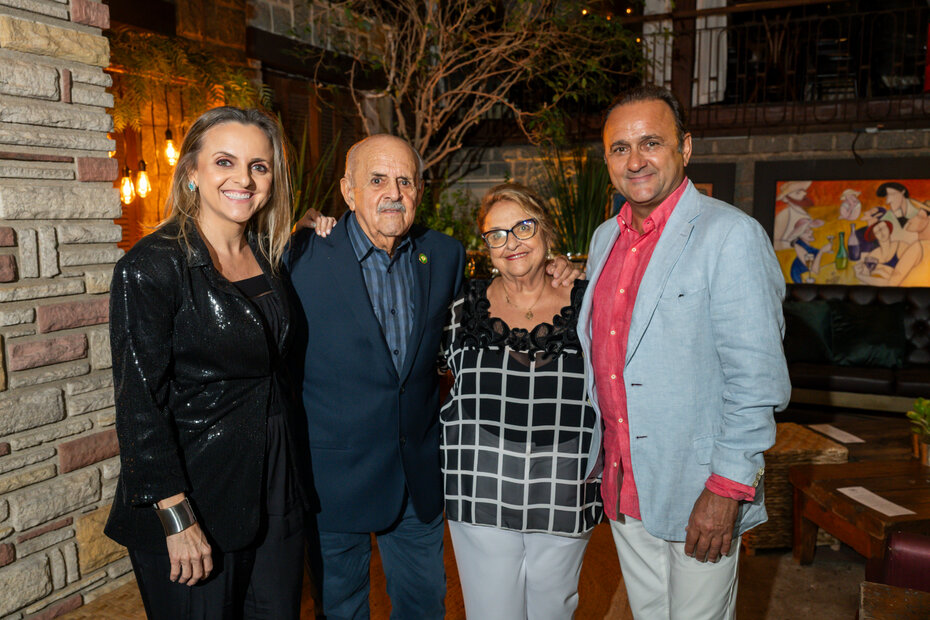 Ana Paula Freitas, Paulo e Ema Freitas e Paulo Freitas Junior: noite festiva (Foto:  Andréa Graiz/Divulgação)