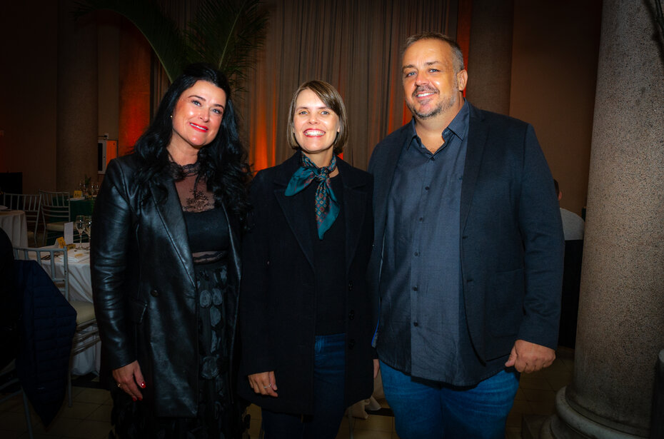 Tatiana Feldens, Juliana Bublitz e Cristiano Sehn no jantar temático (Foto: Evandro Leal/Divulgação)