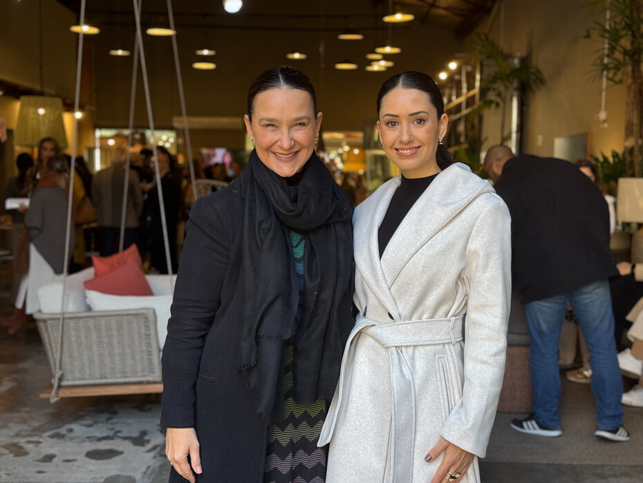 : Làura Schirmer e Claudia Porto na tarde da coleção Pentagramma (Foto: Mari Alves/Divulgação)