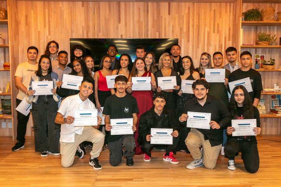 Turma de jovens recebeu seus diplomas no Instituto Caldeira (Foto: Sandra Pilla/Divulgação)