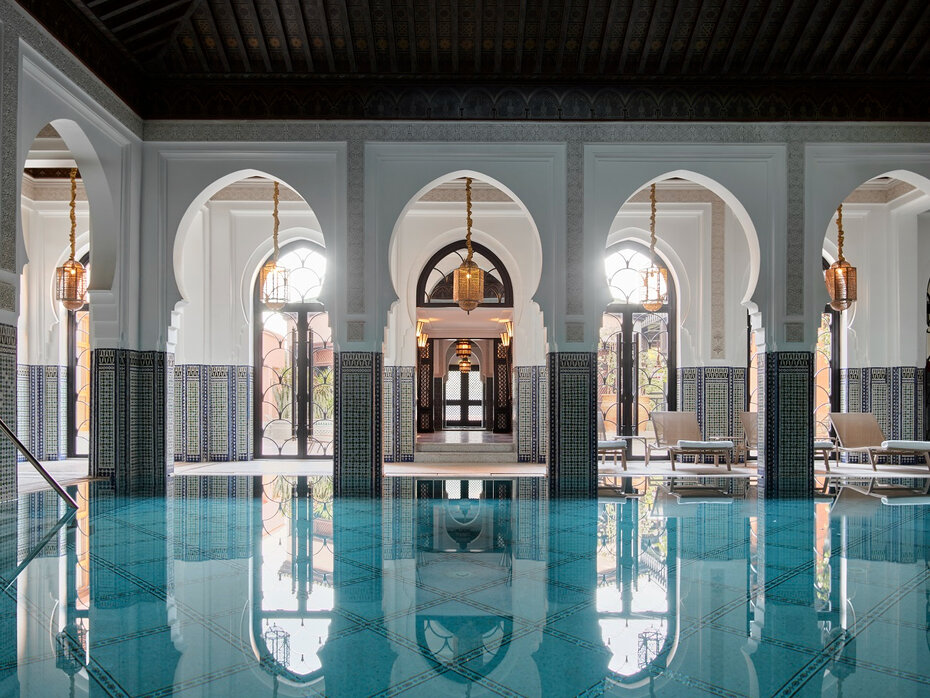A piscina coberta é uma das atrações do hotel (Foto: Divulgação)