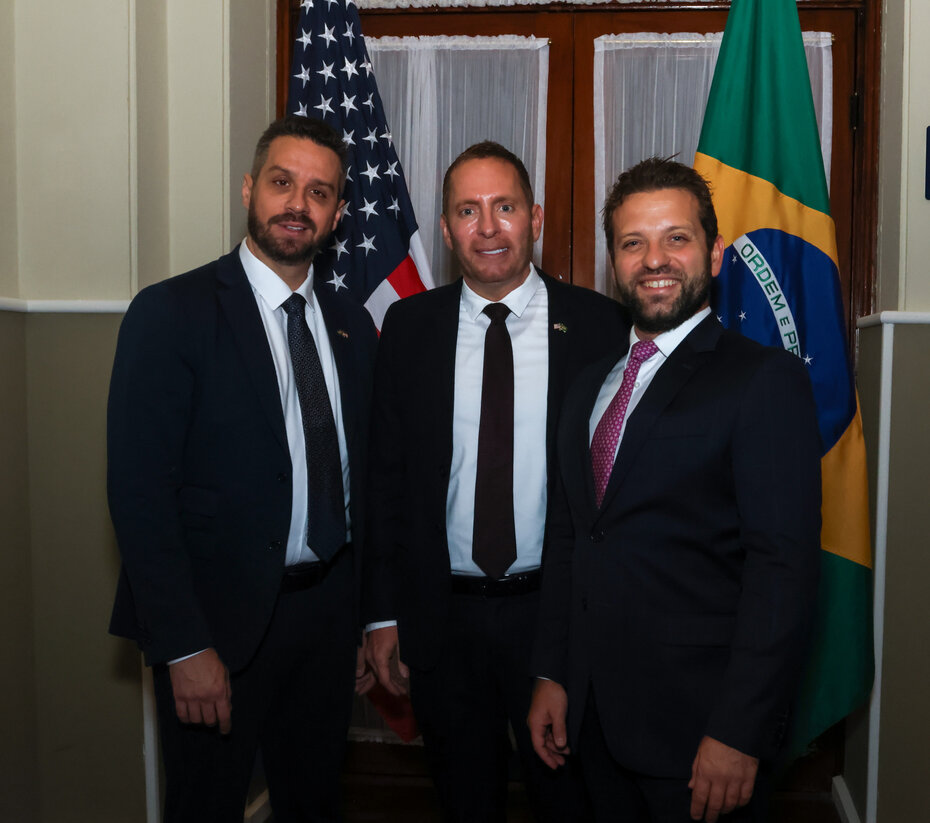 Lucilo Perondi Junior, Jason Green e Valerio Caruso, cônsul geral da Itália (Foto: Dani Barcellos/Divulgação)