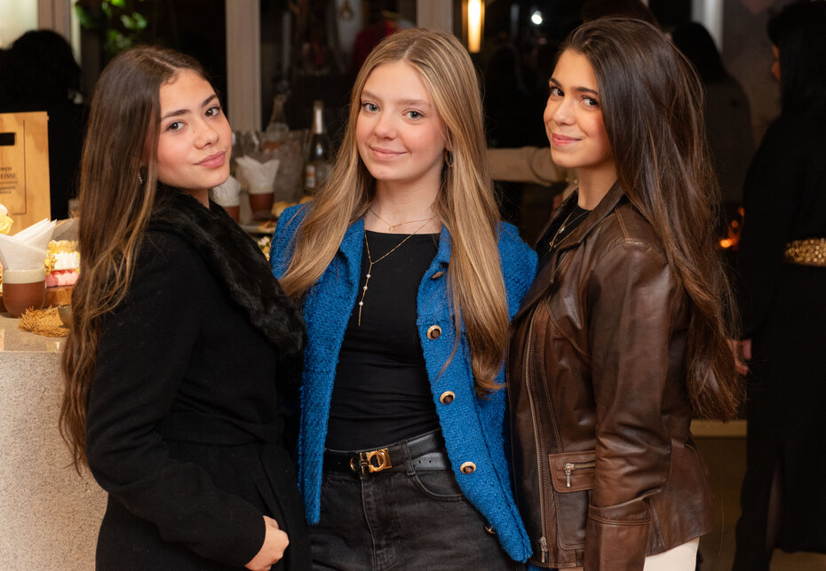 Luiza Althaus, Giulia Bilibio e Roberta Santini no encontro das debutantes na Passeio da Graça (Foto: Carin Mandelli/Divulgação)