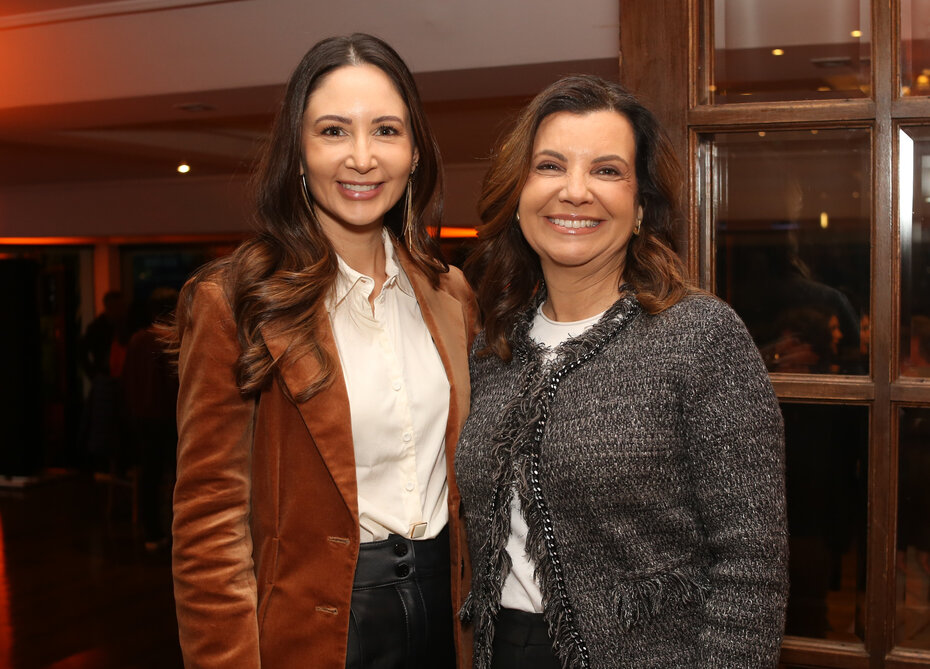: Luciana Garcia e Adriana Pires acompanharam a premiação no Bar Inglês (Foto: Lenara Petenuzzo/Divulgação)