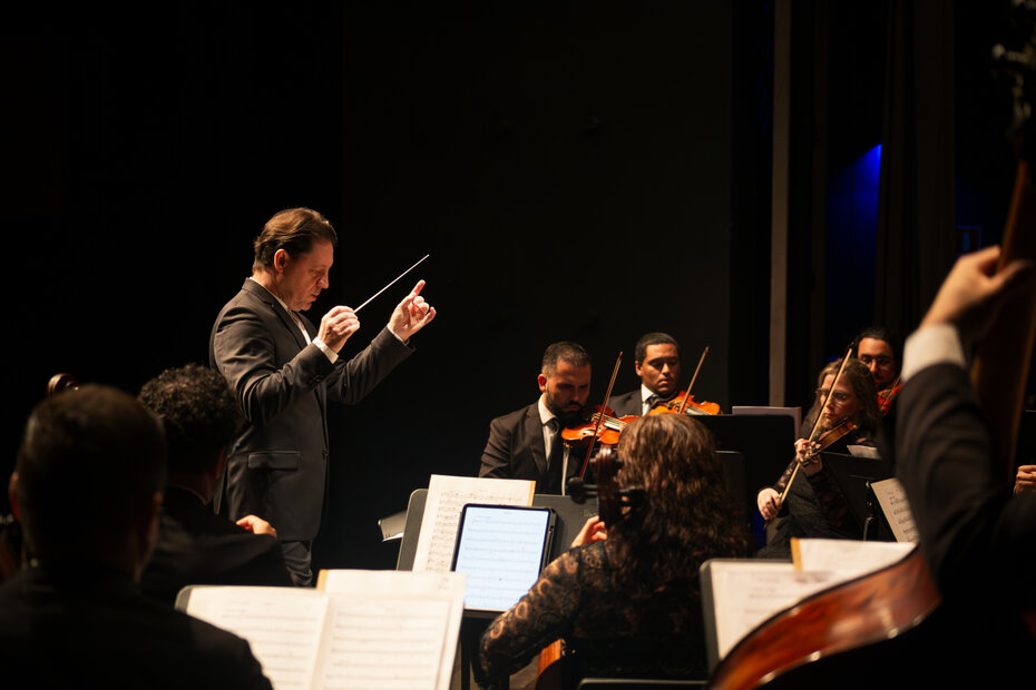 Orquestra Theatro São Pedro, com regência do maestro Evandro Matté, comemora 40 anos (Foto: Vitória Proença/Divulgação)