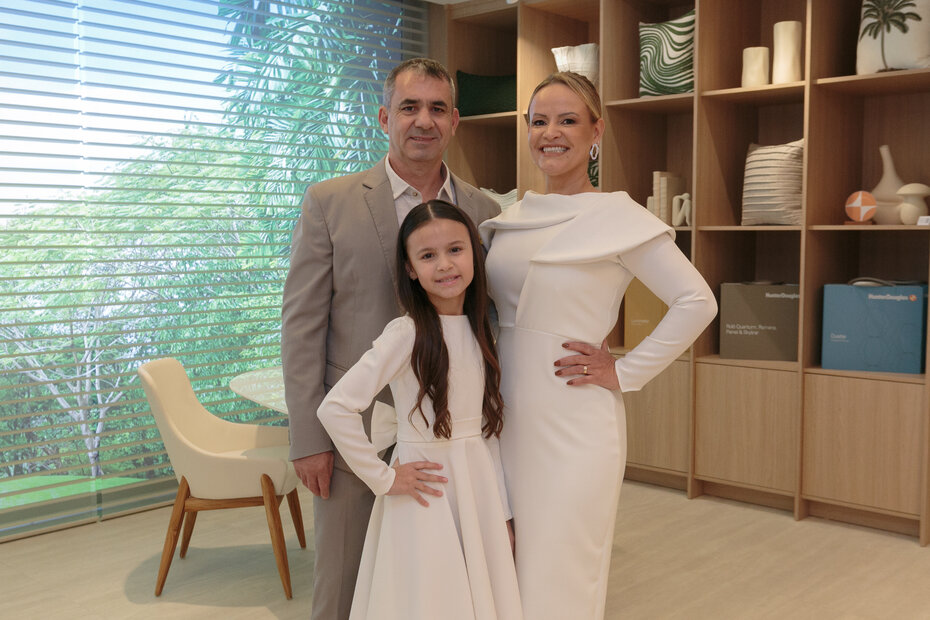 Neri Pires e Tatiane Pires com a filha Antônia na inauguração do showroom (Foto: Lisa Roos/Divulgação)