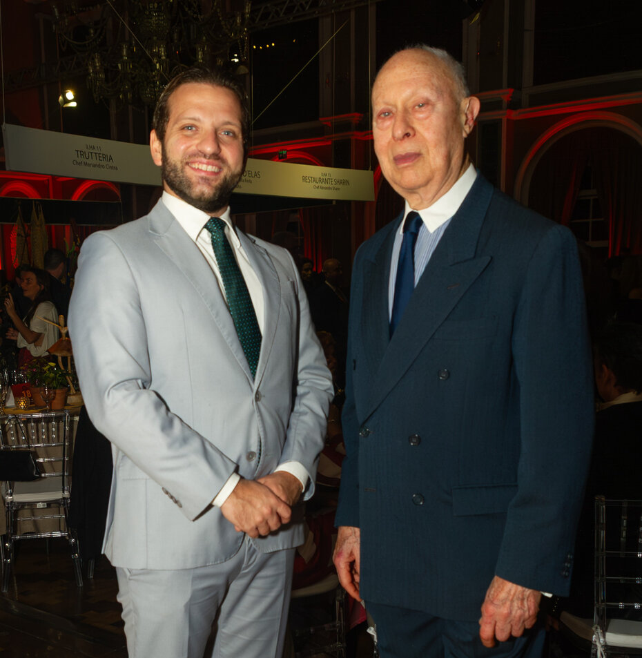 Tive a oportunidade de cumprimentar Valerio Caruso, cônsul-geral da Itália que foi homenageado no jantar (Foto: Evandro Leal/Divulgação)