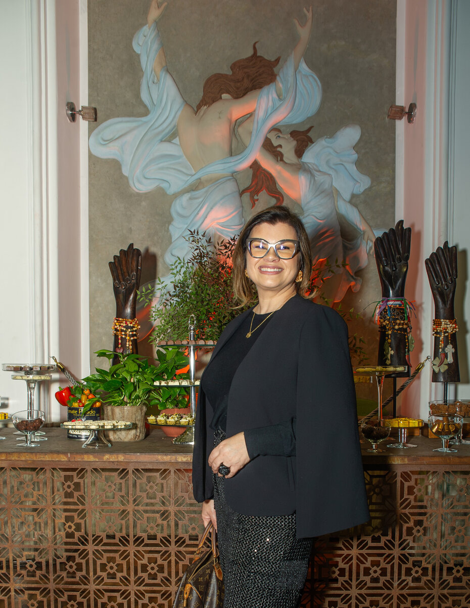 Fernanda Rosa: bom gosto e diversidade nos arranjos florais e escolhas do artesanato brasileiro (Foto: Evandro Leal/Divulgação)
