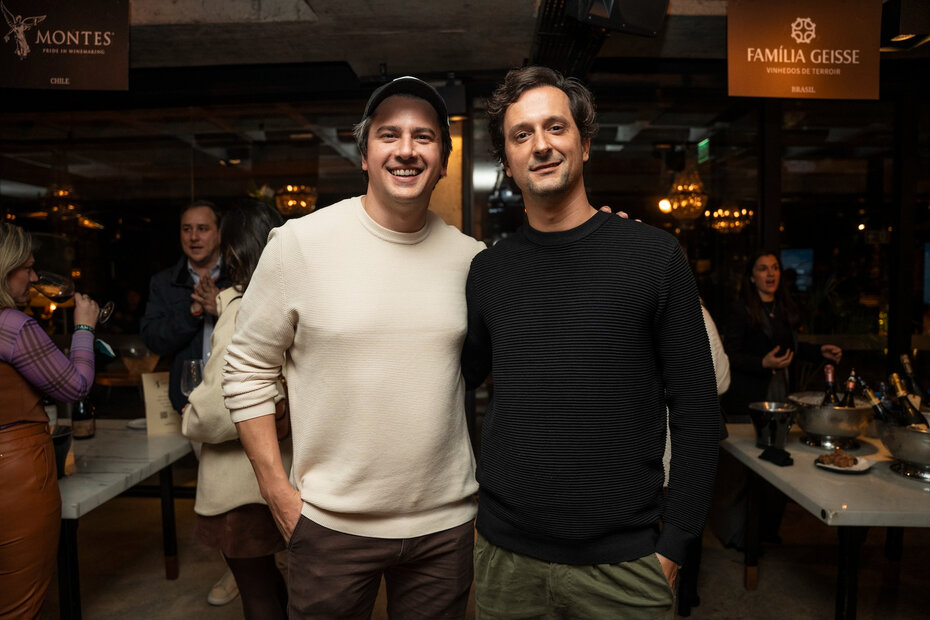 Martin Tellechea e Ranieri Carneiro Monteiro no evento em torno dos bons rótulos de vinho (Foto: Pedro Locatelli/Divulgação)