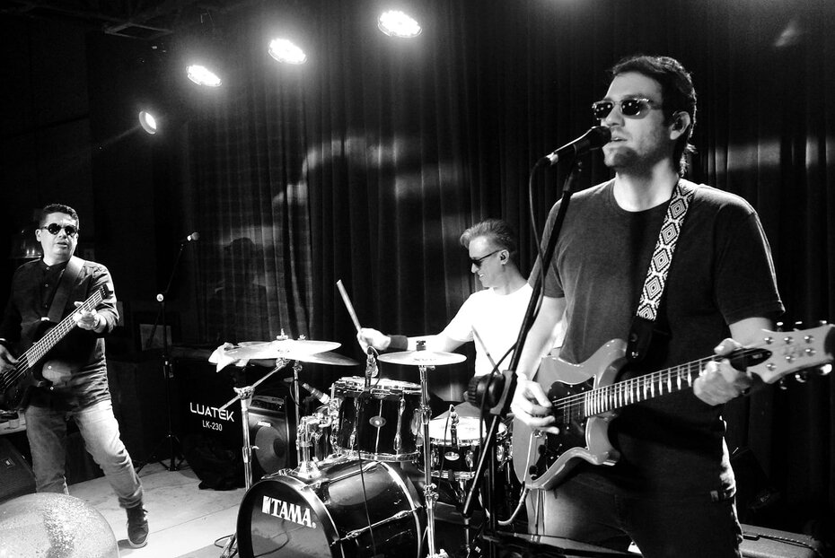 Adelamir Neto, Roberto Snel e Leonardo Aguiar Cardoso: a aplaudida banda Pop Top (Foto: Duda Alvares/Divulgação)