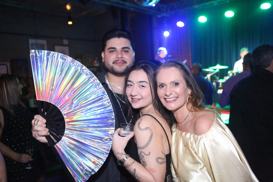 Gabriel Mendes, Catharina Refinetti e Magda Miranda em momento descontraído (Foto: Notre Design/Divulgação)