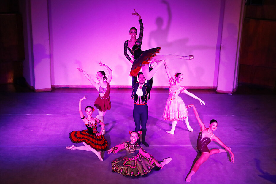Marina Starosta, Marcos Silva, Júlia Xavier, Julia Quinto, Antonella Febernati Algeri, Isabel Rahdes e Antônia Colvara (Foto: César Rodrigues/Divulgação)