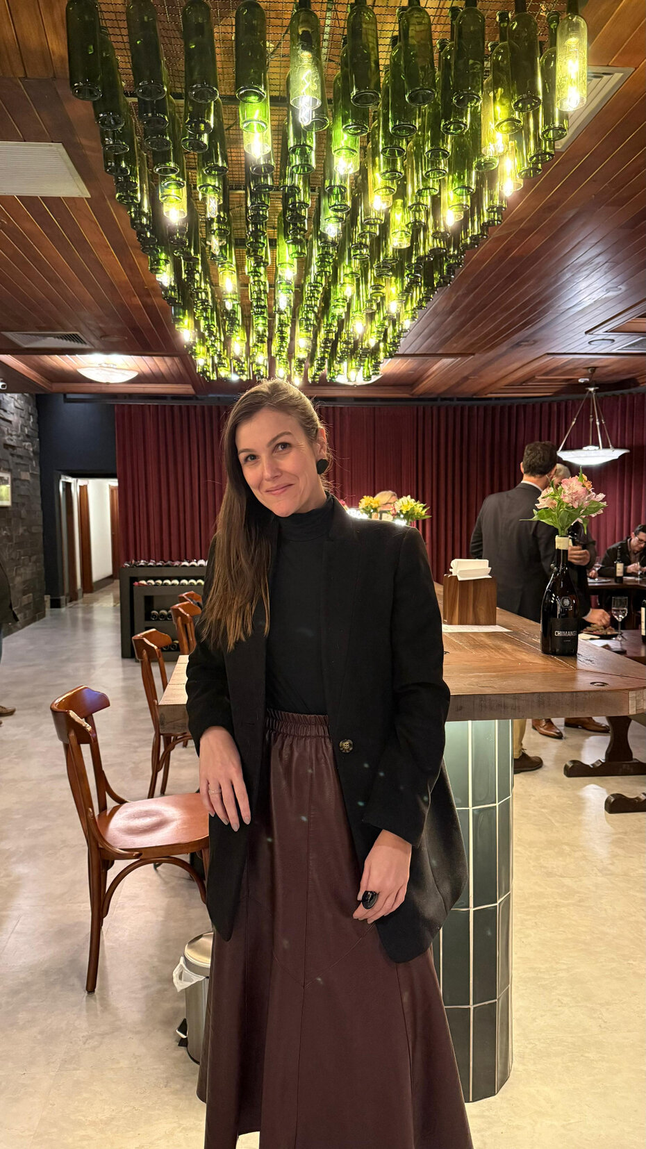 # Vale destacar que a maioria feminina de presenças teve atuante participação na conversa em que Bruno discorreu a respeito da tradição e o cuidado da vinícola por trás de seis rótulos caprichosamente selecionados: Marques de Borba Colheita (branco e tinto), Marques de Borba Vinhas Velhas DOC (branco e tinto), e os Tons de Duorum (branco e tinto), representando as regiões do Alentejo e do Douro. Kelly Pinheiro, uma das sócias da Pampulhinha, e Raquel Luise Braga, da Porto a Porto no RS, foram as anfitriãs.