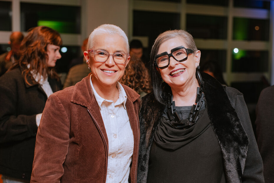 A atuante Beatriz Araujo, coordenadora do Banrisul Cultural, e Alice Urbim, diretora da Associação Amigos do Theatro São Pedro (Foto: Isadora Quintana/Divulgação)  