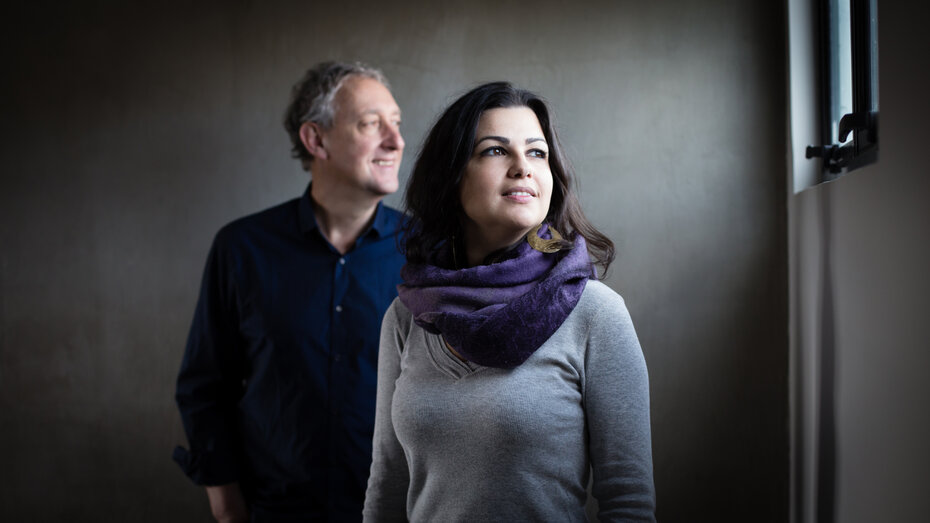 Juliana Cortes se apresenta acompanhada de Dante Ozzetti no Teatro Olga Reverbel (Foto: Miriane Figueira/Divulgação)