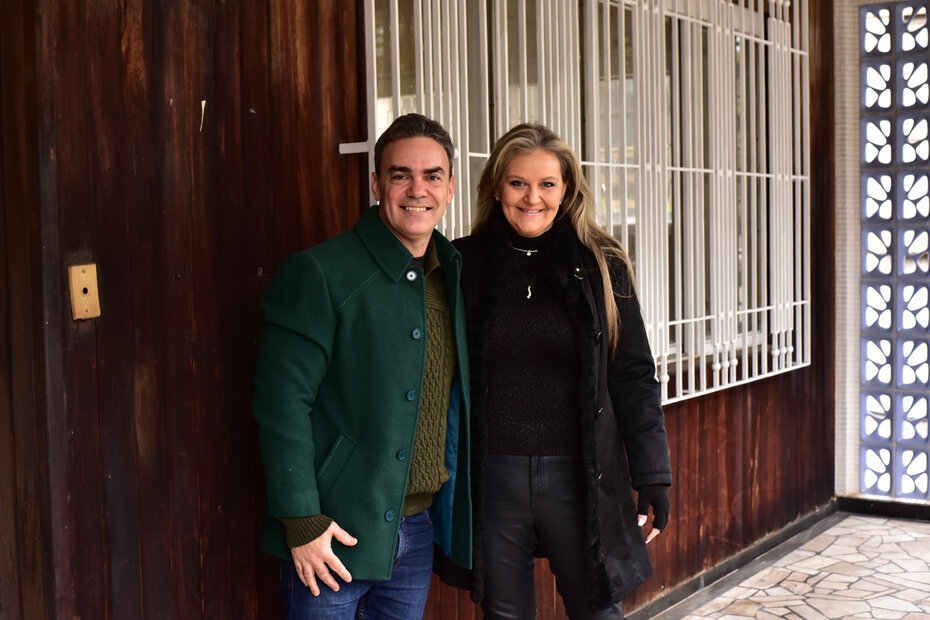 Adriano Cescani e Flávia Sffair na apresentação do projeto da Elite Design 2026 (Foto: Divulgação)
