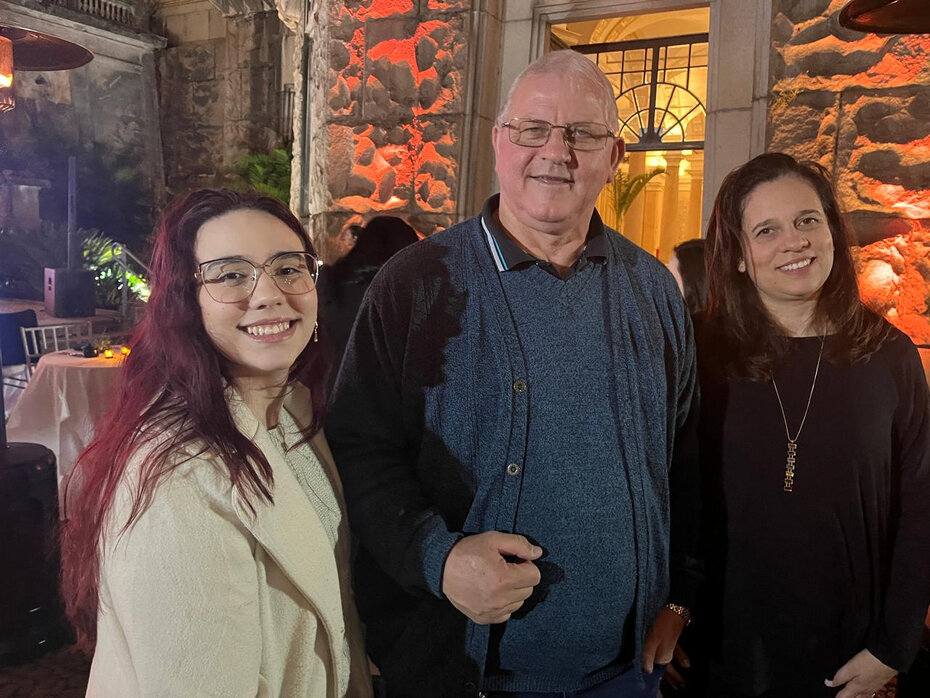 Sabrina Lopes Costa, Padre Flávio Steffen e Letícia Hüff no Café da Catedral (Foto: Paulo Gasparotto/Especial)