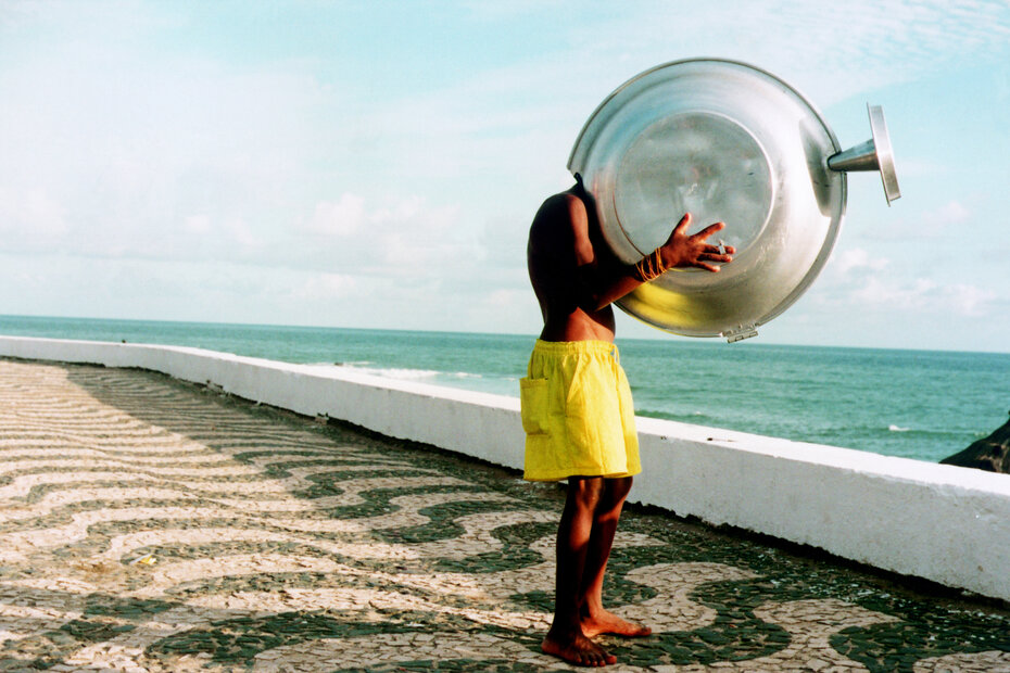 Obra Cabeça acústica de 1995 integra a mostra de Marepe na Fundação Iberê (Foto: Sergio Guerini/Divulgação)