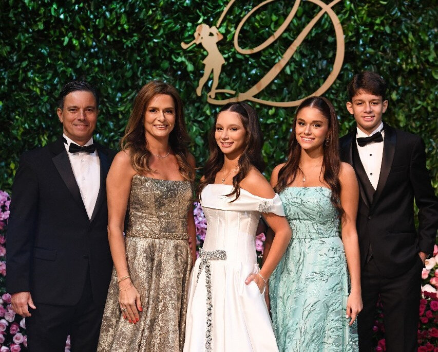 Norton Fernandes, Paula Gemelli, Helena Gemelli Fernandes, Bárbara Gemelli Fernandes e Ricardo Gemelli Fernandes (Foto: Vanessa Capra e Equipe/Divulgação)