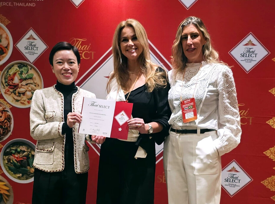 Preeyakorn Sankhavanij, Audrey Hoefel e Ana Paula Dixon na entrega do selo em São Paulo (Foto: Divulgação)