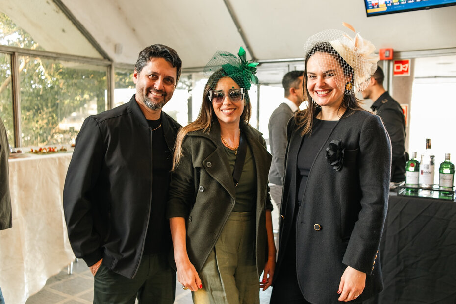 Luciano Mota, Karina Capaverde e Camila Farina no lançamento no Jockey Club (Foto: Douglas Barcelos/Divulgação)