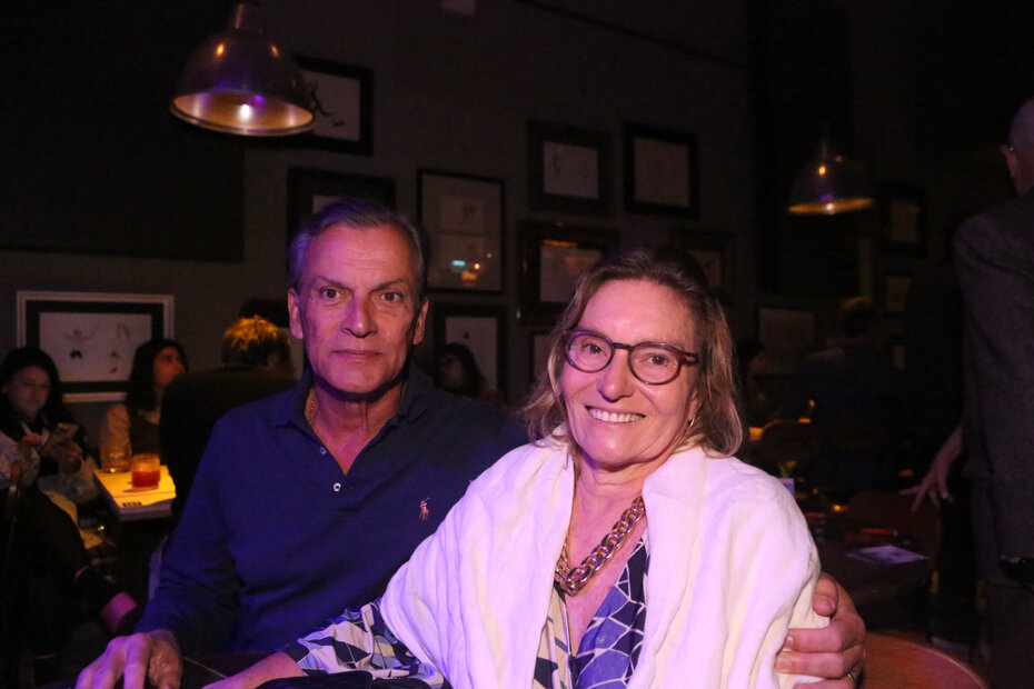 Sérgio Cunha e Marta Johannpeter desfrutaram da noite de drinks e boa música (Foto: Notre Design/Divulgação