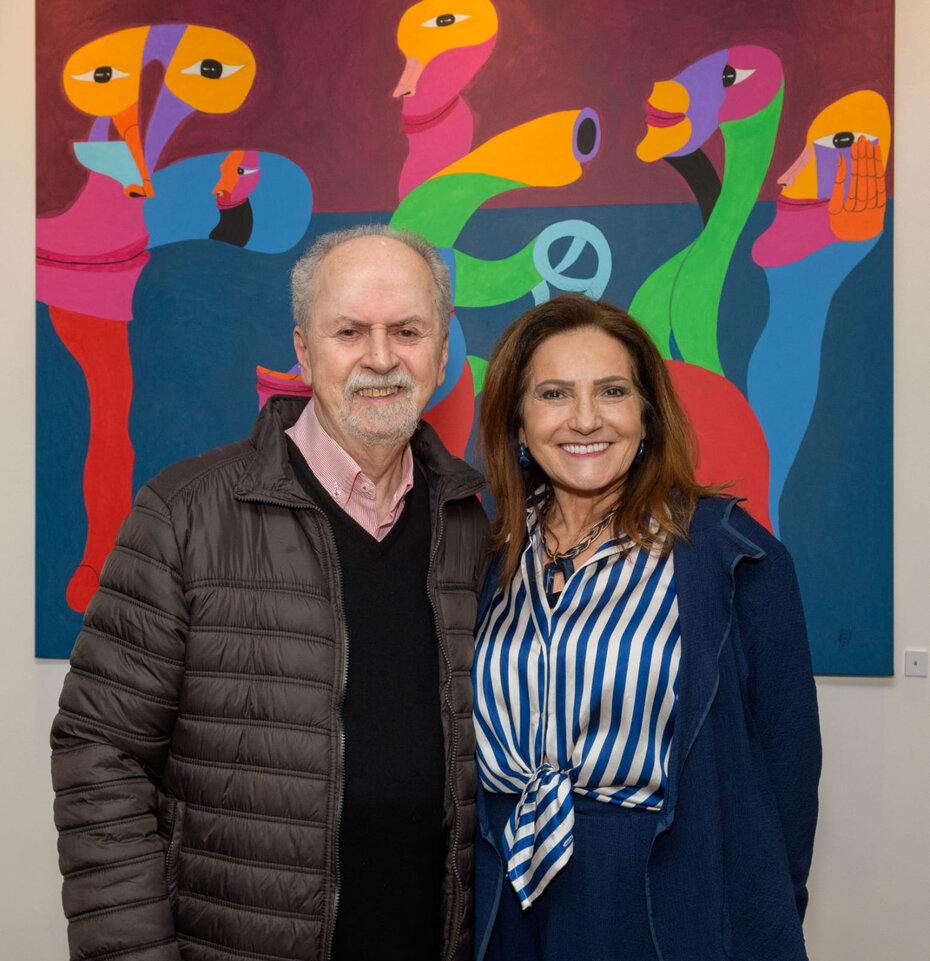Brito Velho e a galerista Salete Salvado na abertura da exposição (Foto: Wanderlei Oliveira/Divulgação)  