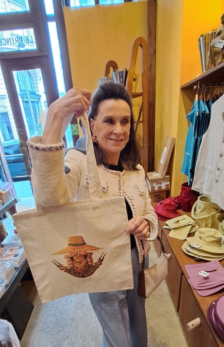 Maria Alice Ripoll Macedo esteve visitando o charmoso espaço na Rue du Bac (Foto: Divulgação)