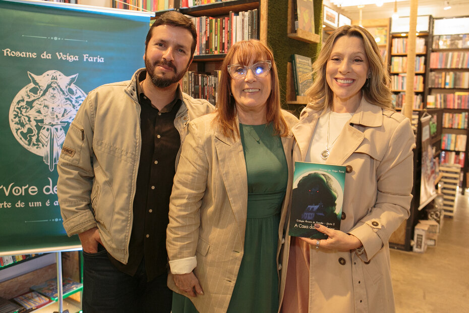 Rogério Silva, Rosane da Veiga Faria e Daniela Stiebe na Livraria Santos (Foto: Lisa Roos/Divulgação)