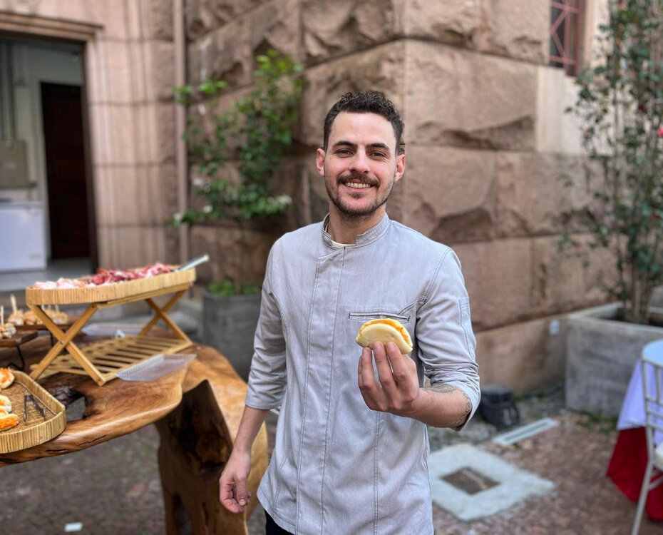 O chef Matheus Monteiro assinou o cardápio do evento no Café da Catedral. Entre as especialidades, destacou o delicioso Bao (Foto: Paulo Gasparotto/Especial)