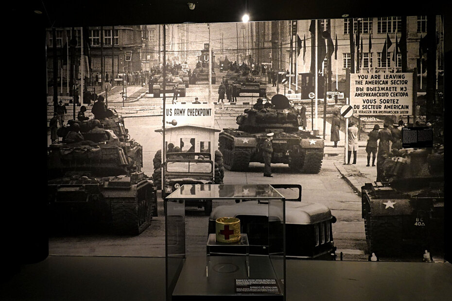 Fotos que mostram a Berlim dividida fazem parte da mostra (Foto: Divulgação)